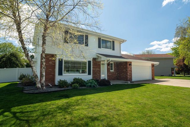 13935 Thomas DRIVE, New Berlin, WI 53151