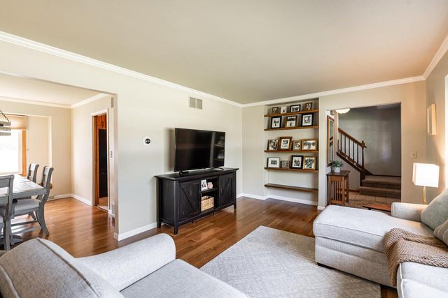 13935 Thomas DRIVE, New Berlin, WI 53151