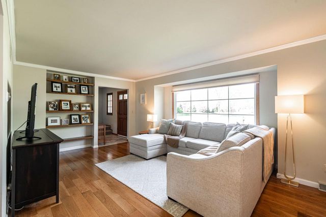 13935 Thomas DRIVE, New Berlin, WI 53151