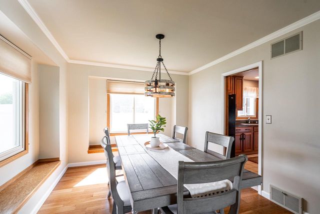 13935 Thomas DRIVE, New Berlin, WI 53151