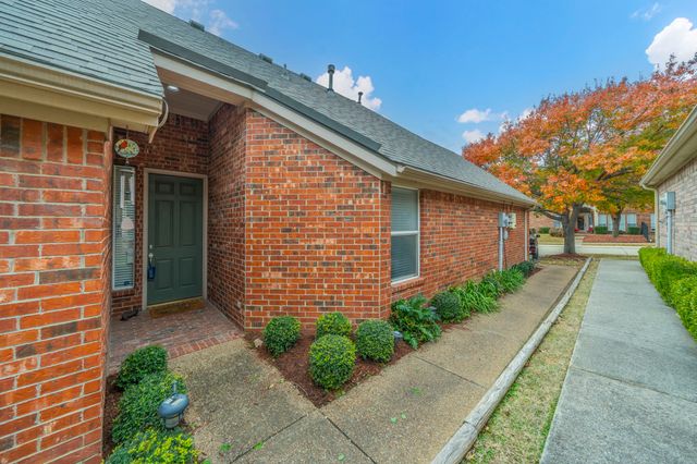 2020 Canterbury Drive, Bedford, TX 76021