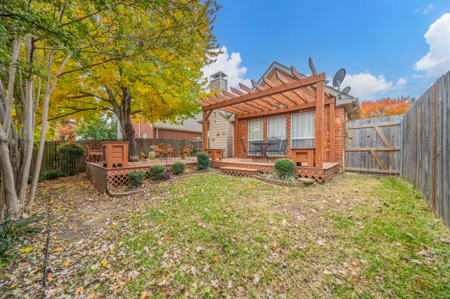 2020 Canterbury Drive, Bedford, TX 76021