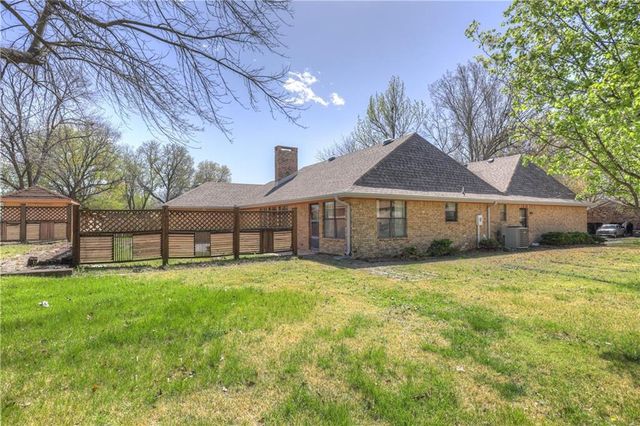 2301 S Stilwell Street, Pittsburg, KS 66762