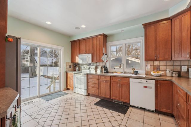 7 Oakwood Street, Ypsilanti City, MI 48197