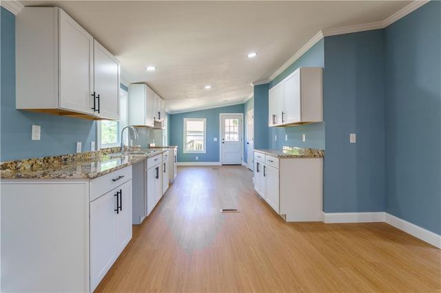 1412 Floyd Circle, Gainesville, GA 30507
