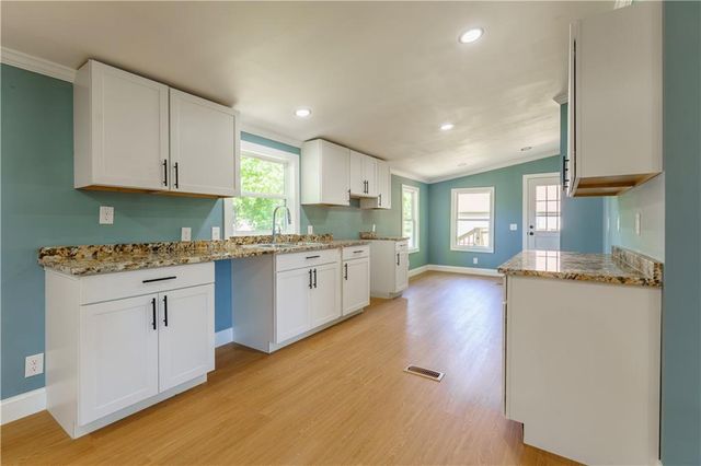 1412 Floyd Circle, Gainesville, GA 30507