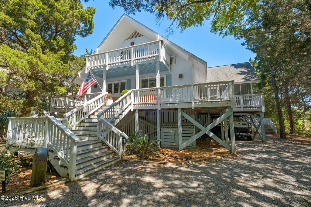 31 Horsemint Trail, Bald Head Island, NC 28461