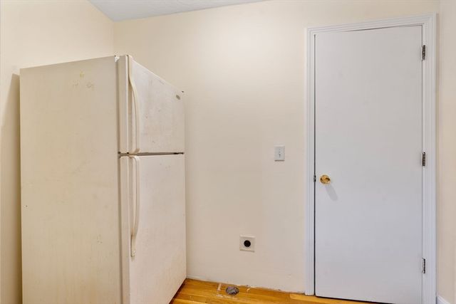 19 Moreland 19, Dedham, MA 02026