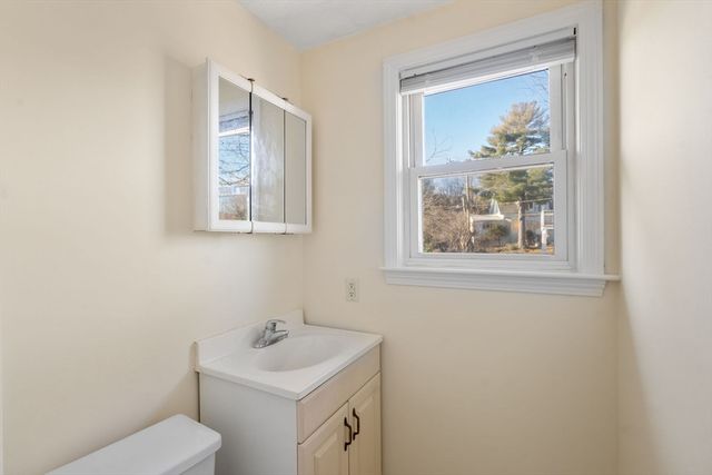 19 Moreland 19, Dedham, MA 02026