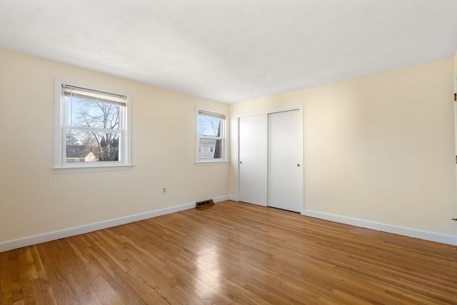 19 Moreland 19, Dedham, MA 02026