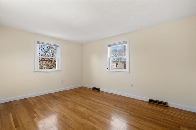 19 Moreland 19, Dedham, MA 02026