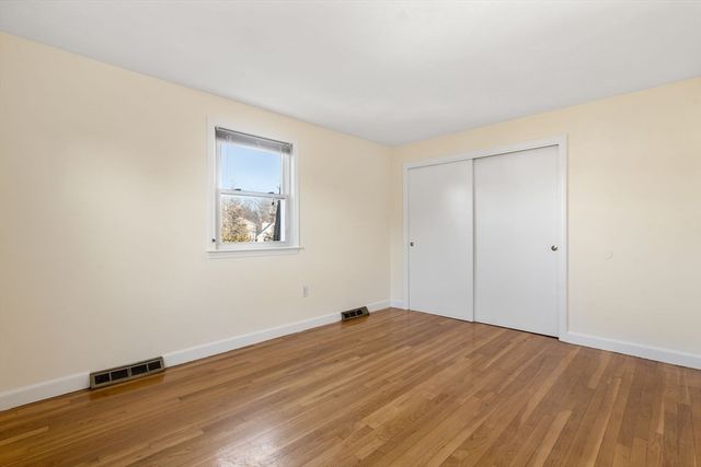 19 Moreland 19, Dedham, MA 02026