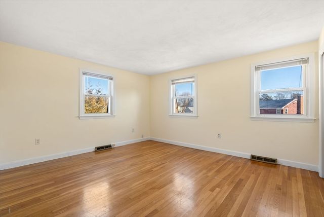 19 Moreland 19, Dedham, MA 02026