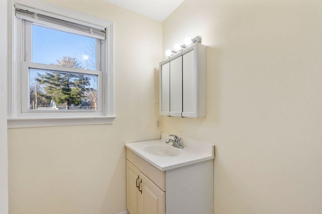 19 Moreland 19, Dedham, MA 02026