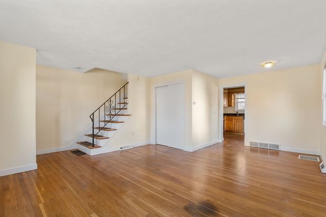 19 Moreland 19, Dedham, MA 02026