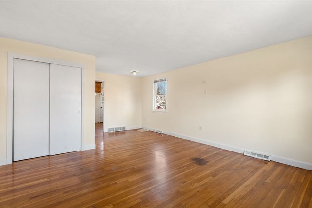 19 Moreland 19, Dedham, MA 02026