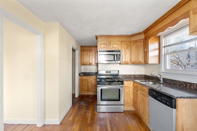 19 Moreland 19, Dedham, MA 02026