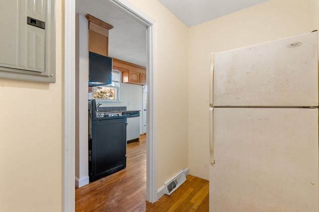 19 Moreland 19, Dedham, MA 02026