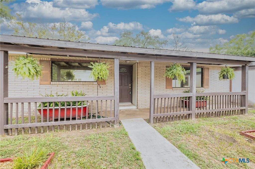 705 Dunning Street, Gonzales, TX 78629