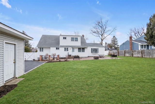 17 Doxey Drive, Glen Cove, NY 11542