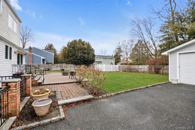 17 Doxey Drive, Glen Cove, NY 11542