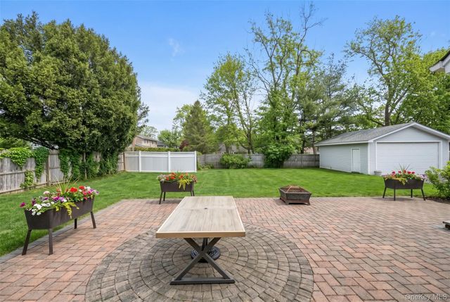 17 Doxey Drive, Glen Cove, NY 11542