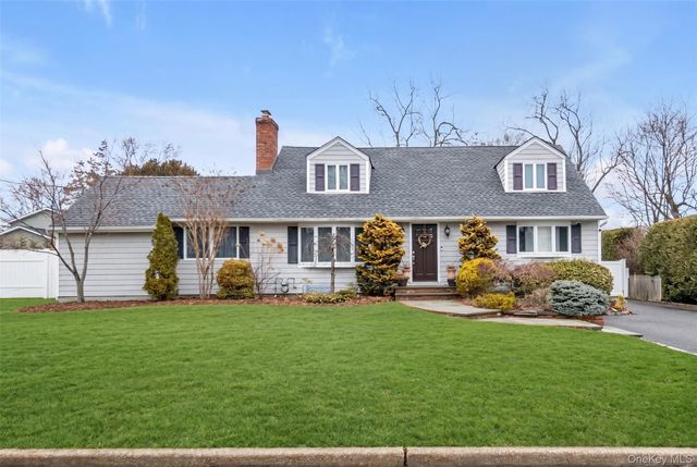 17 Doxey Drive, Glen Cove, NY 11542