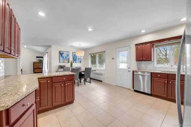 17 Doxey Drive, Glen Cove, NY 11542