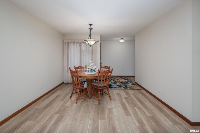 4554 BUNKER HILL Drive, Bettendorf, IA 52722