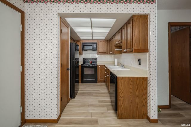 4554 BUNKER HILL Drive, Bettendorf, IA 52722