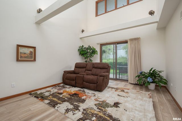 4554 BUNKER HILL Drive, Bettendorf, IA 52722