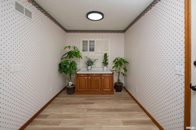 4554 BUNKER HILL Drive, Bettendorf, IA 52722