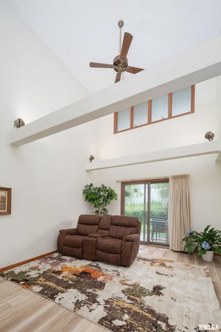 4554 BUNKER HILL Drive, Bettendorf, IA 52722