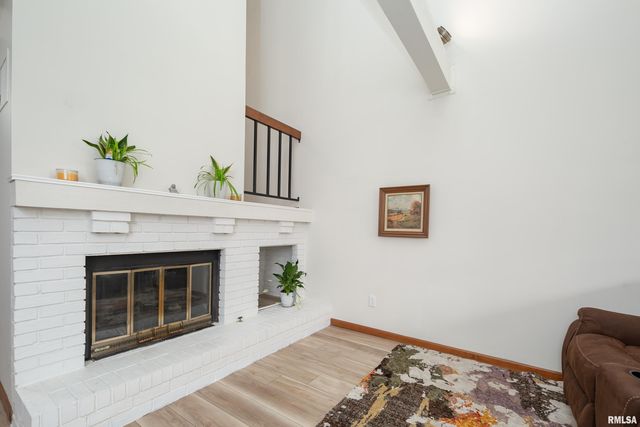 4554 BUNKER HILL Drive, Bettendorf, IA 52722