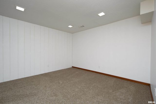 4554 BUNKER HILL Drive, Bettendorf, IA 52722