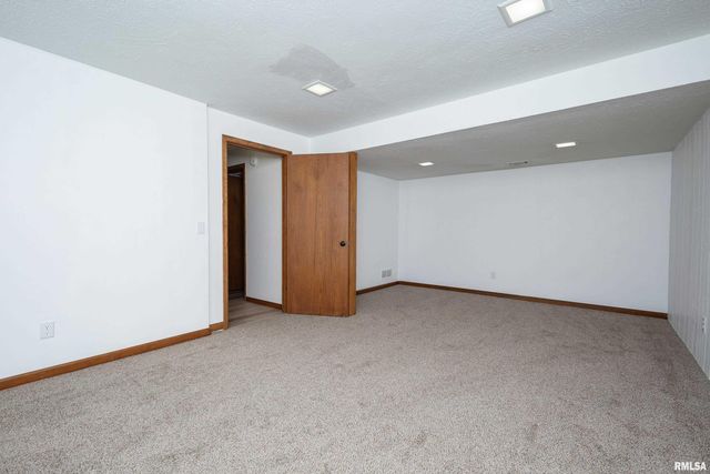 4554 BUNKER HILL Drive, Bettendorf, IA 52722