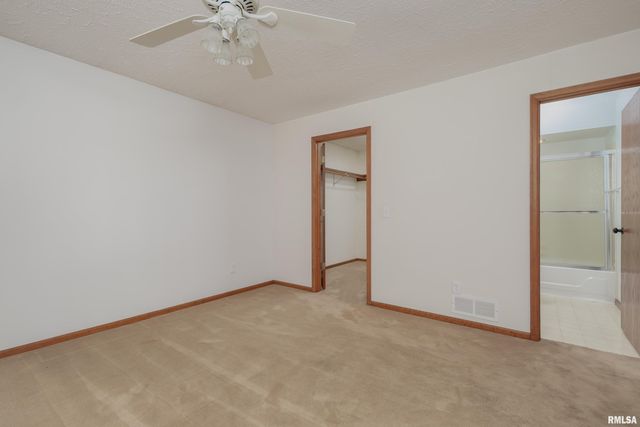 4554 BUNKER HILL Drive, Bettendorf, IA 52722