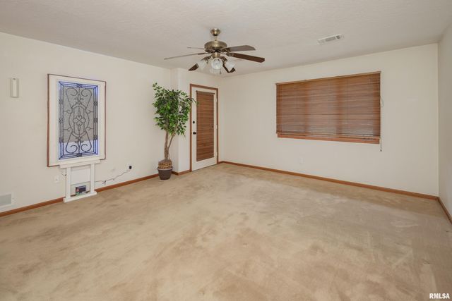 4554 BUNKER HILL Drive, Bettendorf, IA 52722