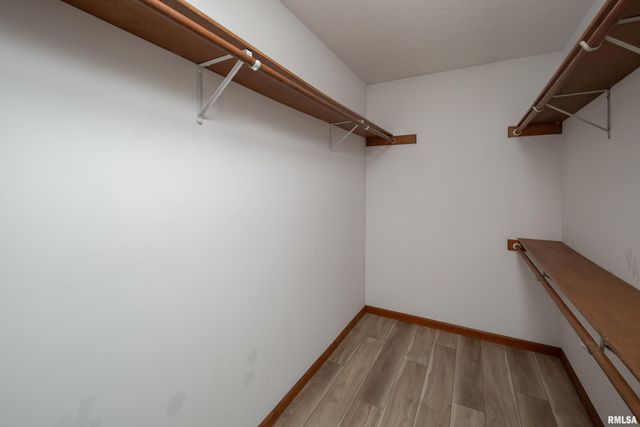 4554 BUNKER HILL Drive, Bettendorf, IA 52722