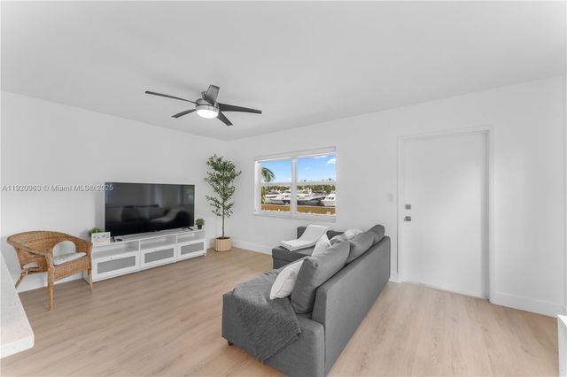 815 Middle River Dr 218, Fort Lauderdale, FL 33304