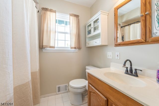 49 Locust Dr, Kenilworth Boro, NJ 07033