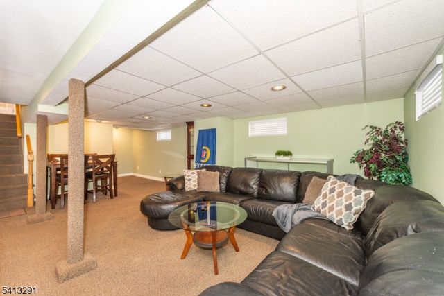 49 Locust Dr, Kenilworth Boro, NJ 07033