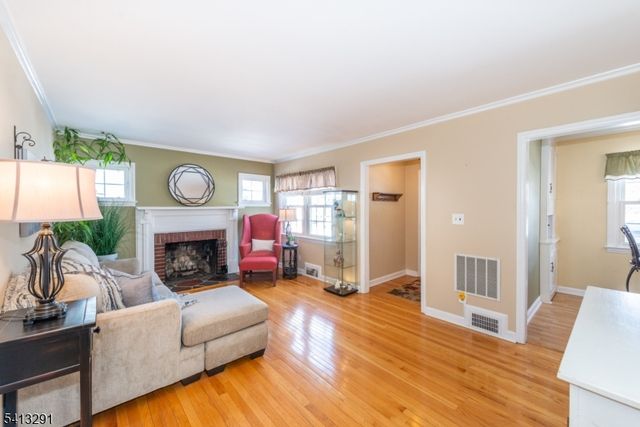 49 Locust Dr, Kenilworth Boro, NJ 07033