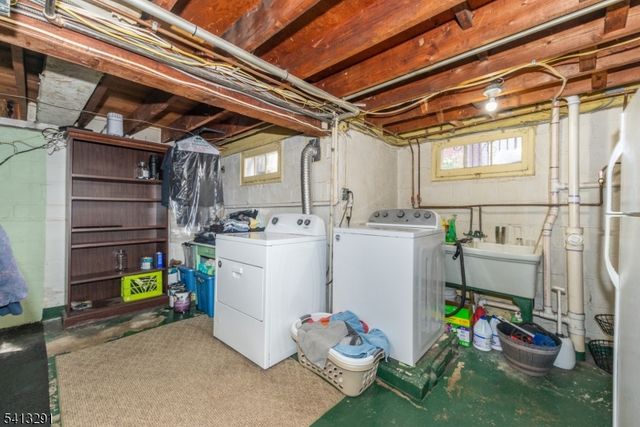 49 Locust Dr, Kenilworth Boro, NJ 07033