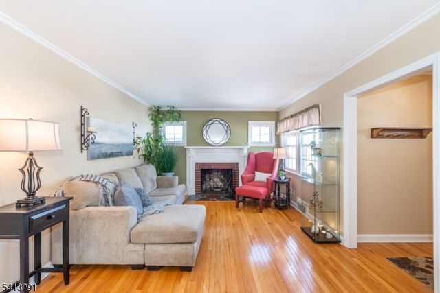 49 Locust Dr, Kenilworth Boro, NJ 07033