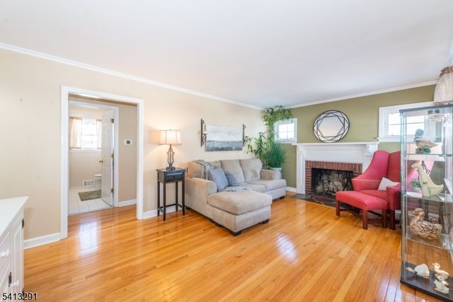 49 Locust Dr, Kenilworth Boro, NJ 07033