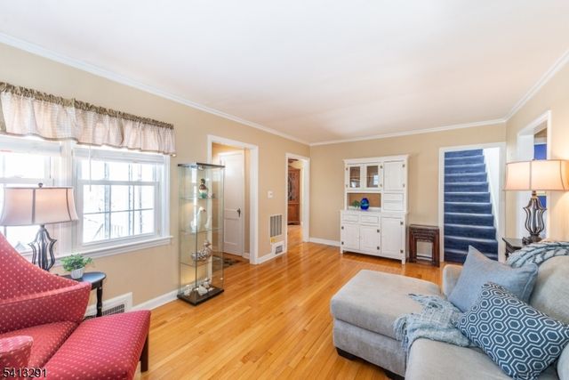 49 Locust Dr, Kenilworth Boro, NJ 07033