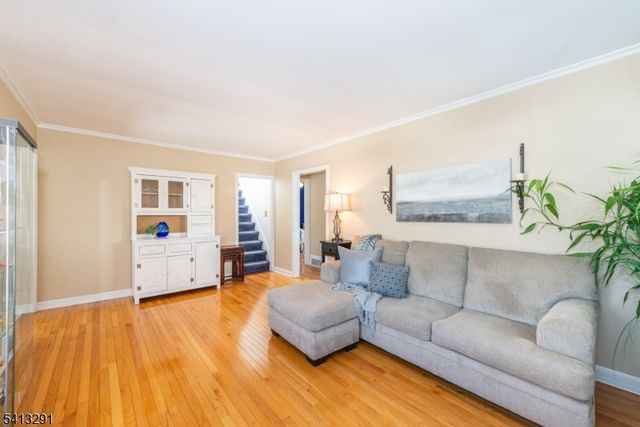 49 Locust Dr, Kenilworth Boro, NJ 07033