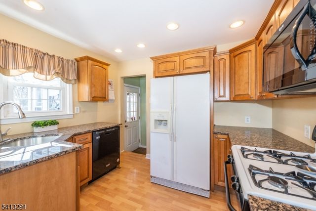 49 Locust Dr, Kenilworth Boro, NJ 07033