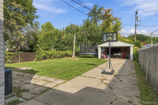 24344 Rosebud Avenue, Eastpointe, MI 48021